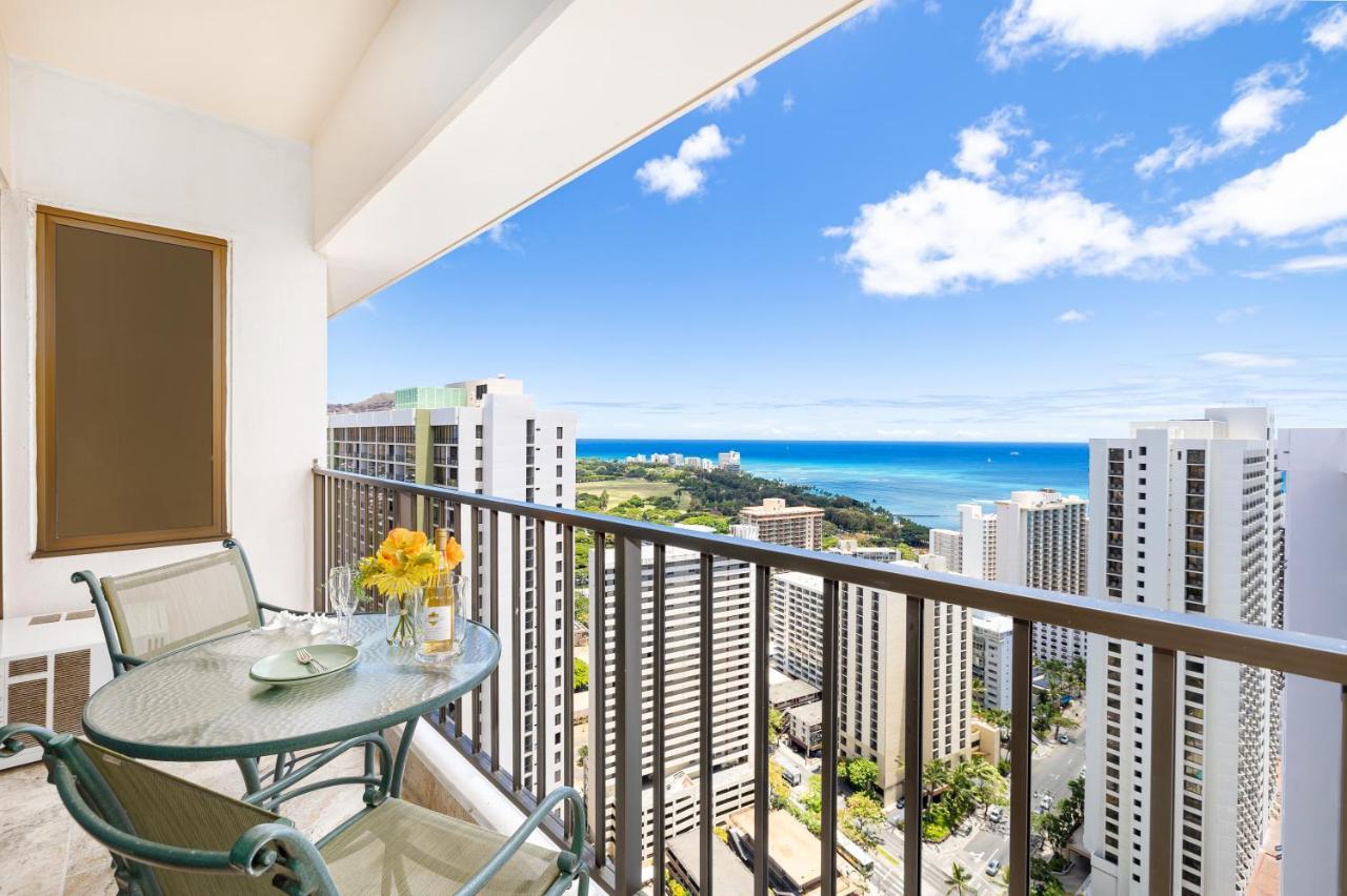 Upscale Penthouse With Ocean Views - Free Parking Apartment Хонолулу Екстериор снимка