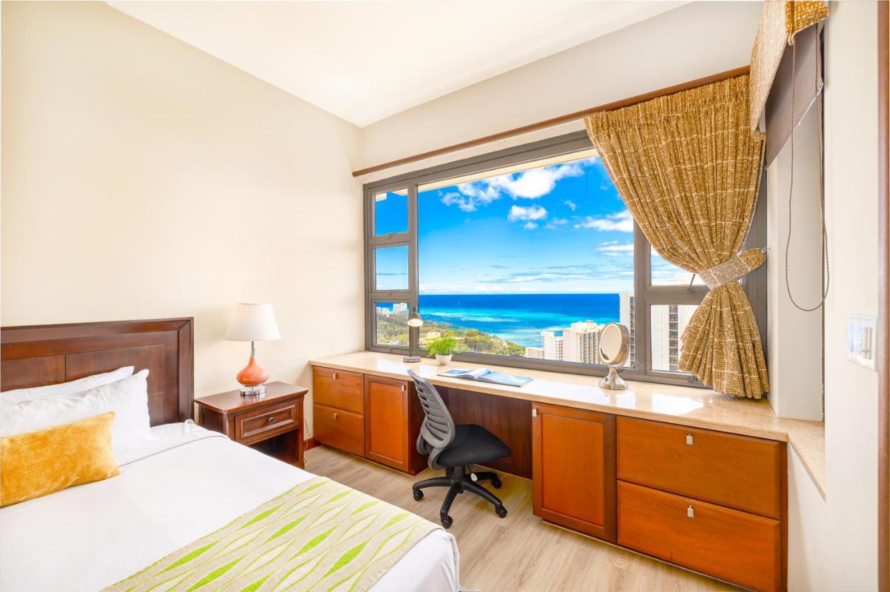 Upscale Penthouse With Ocean Views - Free Parking Apartment Хонолулу Екстериор снимка