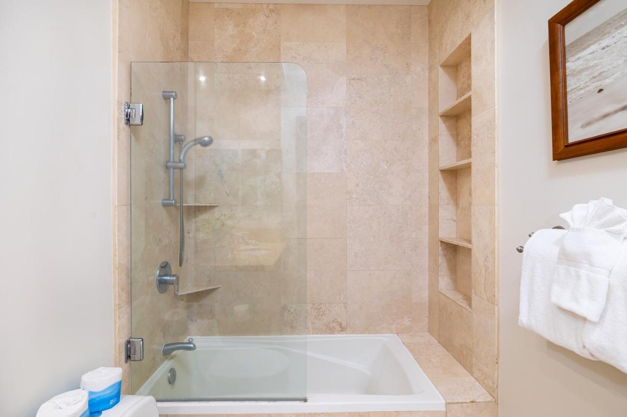 Upscale Penthouse With Ocean Views - Free Parking Apartment Хонолулу Екстериор снимка