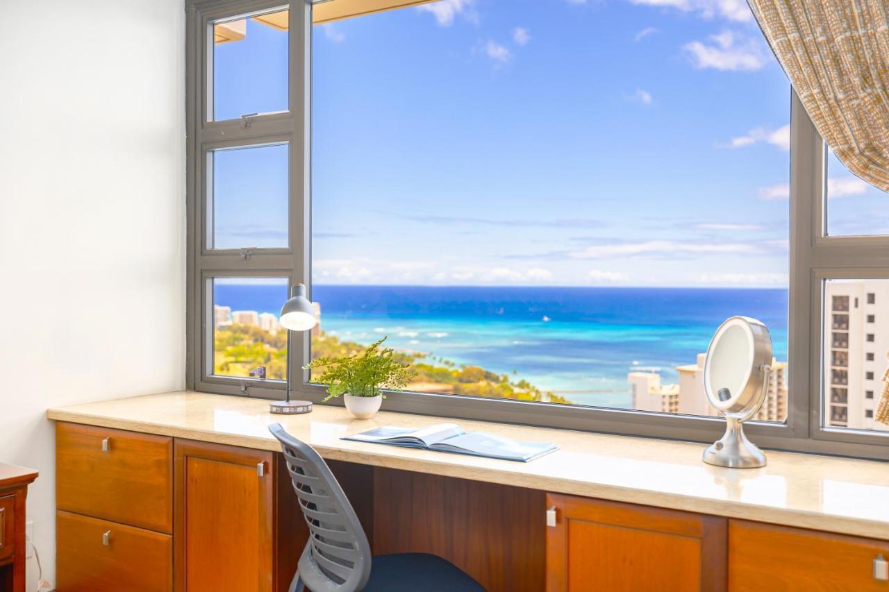 Upscale Penthouse With Ocean Views - Free Parking Apartment Хонолулу Екстериор снимка