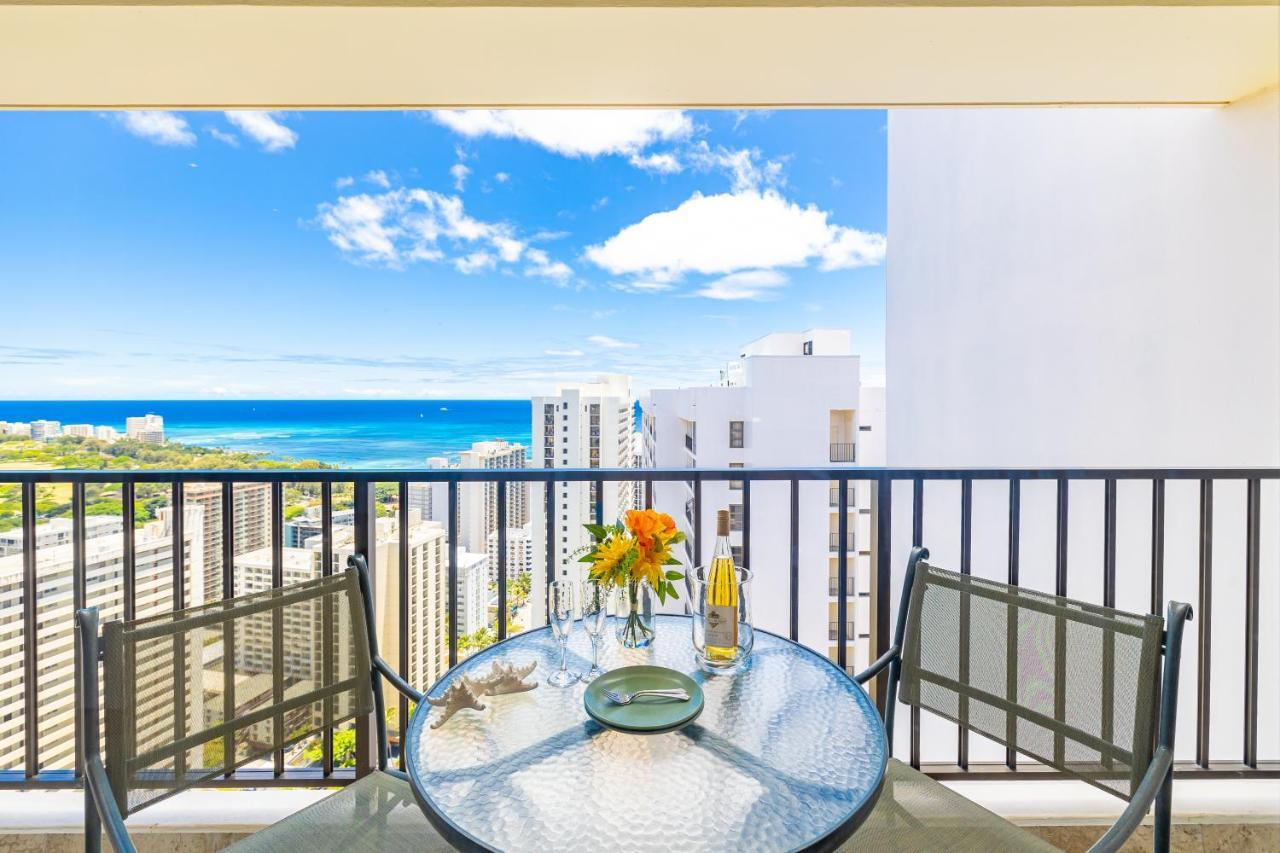 Upscale Penthouse With Ocean Views - Free Parking Apartment Хонолулу Екстериор снимка