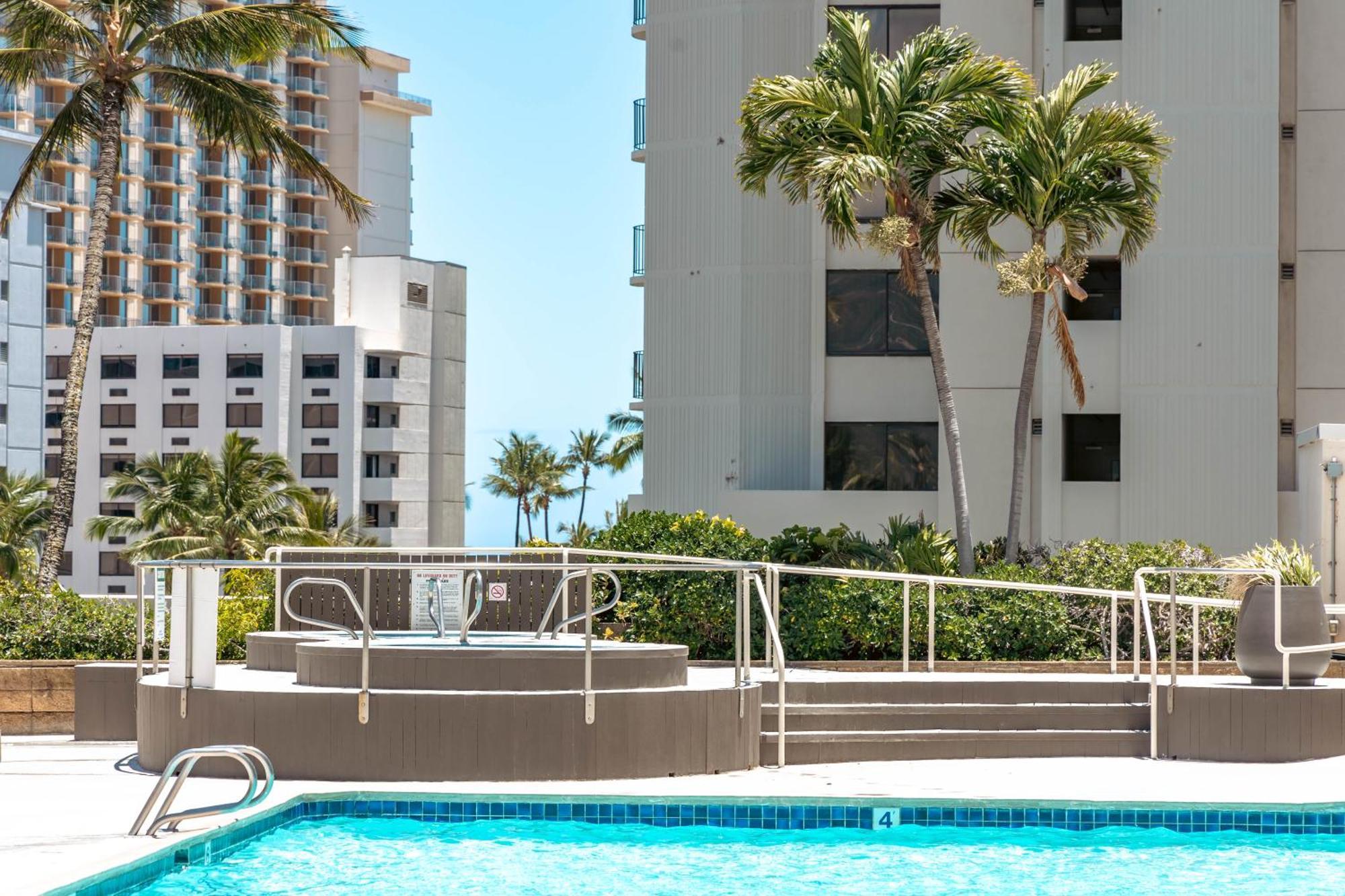 Upscale Penthouse With Ocean Views - Free Parking Apartment Хонолулу Екстериор снимка